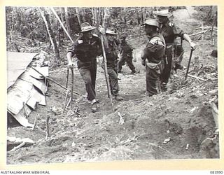 BOUGAINVILLE, SOLOMON ISLANDS. 1944-12-13. MAJOR- GENERAL W. BRIDGEFORD, GENERAL OFFICER COMMANDING 3 DIVISION, (1), WITH BRIGADIER J. FIELD, (2), BRIGADIER A. R. GARRETT, (3), AND LIEUTENANT- ..