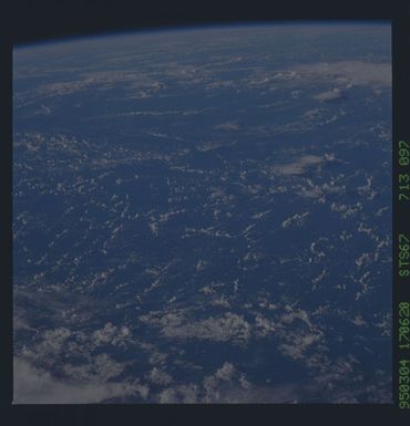 STS067-713-097 - STS-067 - Earth observations taken from shuttle orbiter Endeavour during STS-67 mission