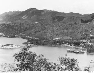 PORT MORESBY AREA, NEW GUINEA. 1943-12-29. LOOKING TOWARDS HANUABADA. ON THE LEFT IS ELEVALA ISLAND, IN THE CENTRE IS THE OLD HANUABADA VILLAGE, WHILE IN THE BACKGROUND IS AN AUSTRALIAN BULK ISSUE ..