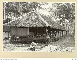 LAE, NEW GUINEA. 1944-05-24. ONE OF THE HUTS WHICH SERVE AS LIVING QUARTERS FOR NURSING SISTERS AT THE 2/7TH GENERAL HOSPITAL