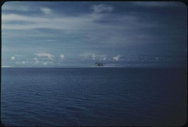 Islands of the atoll's ring (4) : Mortlock Islands, Papua New Guinea, 1960 / Terence and Margaret Spencer