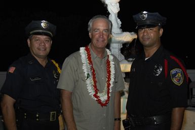 [Assignment: 48-DPA-SOI_K_Amer_Sam] Pacific Islands Tour: Visit of Secretary Dirk Kemmpthorne [and aides] to American Samoa, U.S. Territory [48-DPA-SOI_K_Amer_Sam__DI15588.JPG]