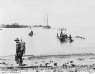 BIAMU, ORO BAY, NEW GUINEA. 1942-11-11. UNITED STATES TROOPS OF THE 1ST BATTALION, 128TH REGIMENT, 32ND UNITED STATES DIVISION LANDING AT BIAMU VILLAGE, ABOUT 17 MILES FROM BUNA, DURING THE ADVANCE ..