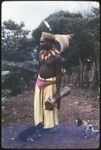 Pig festival, singsing: decorated man (Aindeim) holds small kundu drum