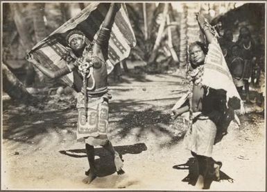 Eroro dancing girls, Eroro / Frank Hurley