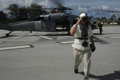 [Assignment: 48-DPA-SOI_K_Guam_6-6-7-07] Pacific Islands Tour: Visit of Secretary Dirk Kempthorne [and aides] to Guam, U.S. Territory [48-DPA-SOI_K_Guam_6-6-7-07__DI11652.JPG]