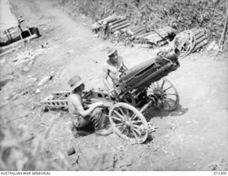 YAULA, NEW GUINEA. 1944-04-11. NX165174 GUNNER B.L. LAING (LEFT), WITH NX112941 BOMBARDIER B. SINCLAIR (RIGHT), MEMBERS OF THE 2ND MOUNTAIN BATTERY, MANNING A 75MM PACK HOWITZER MOUNTAIN GUN TO ..