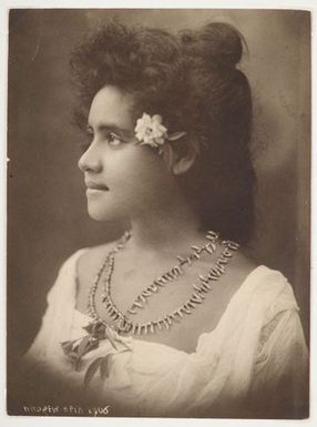 Samoan woman looking left