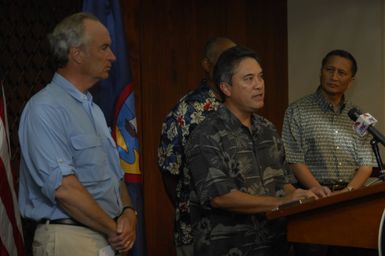 [Assignment: 48-DPA-SOI_K_Guam_6-6-7-07] Pacific Islands Tour: Visit of Secretary Dirk Kempthorne [and aides] to Guam, U.S. Territory [48-DPA-SOI_K_Guam_6-6-7-07__DI12279.JPG]