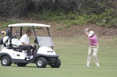 Barack Obama plays golf with Prime Minister Najib Razak, Joe Paulsen, and Mike Brush in Kaneohe Bay, Hawaii, December 24, 2014