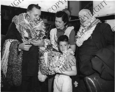 Chapman Family Arrives in Hawaii