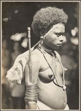 Girls Wanigella [Wanigela] village [woman carrying a bilum around her head] Frank Hurley