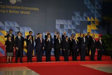 Barack Obama joins Asia Pacific Economic Cooperation Summit leaders for a photo in Manila, Philippines, November 19, 2015