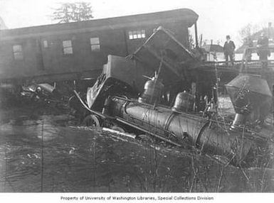 Train wreck showing railroad engine no. 2204 in a river, Salem, Oregon, December 1901