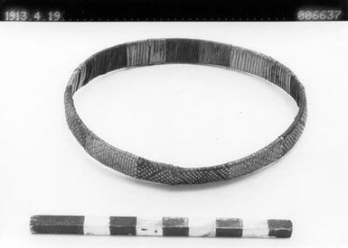 ["armring, armband, smycke, bangle, jewellery", "armring, armband, smycke, bangle, jewellery"]