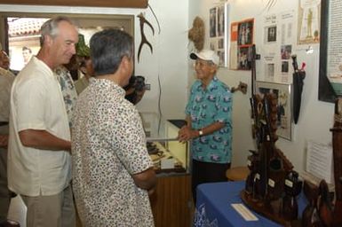 [Assignment: 48-DPA-SOI_K_Guam_6-6-7-07] Pacific Islands Tour: Visit of Secretary Dirk Kempthorne [and aides] to Guam, U.S. Territory [48-DPA-SOI_K_Guam_6-6-7-07__DI11255.JPG]