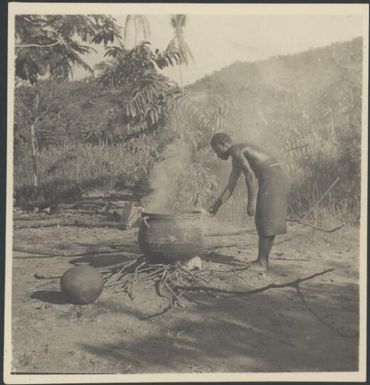 Chinnery's garden boy Aiau tends the pot, Rabaul, New Guinea, 1936 / Sarah Chinnery