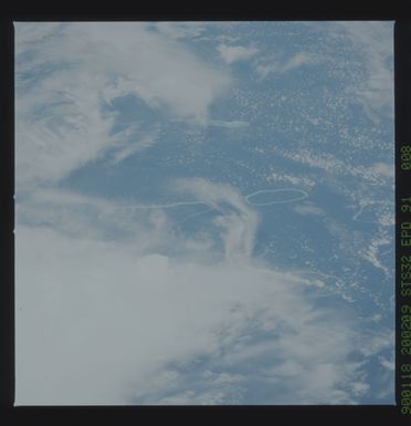 S32-91-008 - STS-032 - STS-32 earth observations