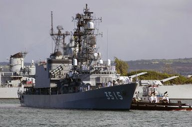 The Japanese Maritime Self Defense Force JDS YAMAGIRI (TV 3515) is assisted by a tugboat as it passes the USS MISSOURI Memorial at Naval Station Pearl Harbor, Hawaii, on Aug. 18, 2006. More than 1,000 Japanese Sailors are visiting Pearl Harbor during a worldwide training and international relations cruise. (U.S. Navy photo by Mass Communications SPECIALIST 1ST Class Dennis C. Cantrell) (Released)