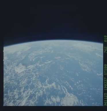 STS080-762-018 - STS-080 - Earth observations taken from Space Shuttle Columbia during STS-80 mission