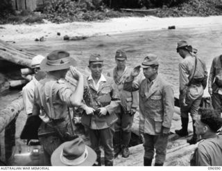 BONIS PENINSULA, BOUGAINVILLE. 1945-09-14. MEMBERS OF HEADQUARTERS 2 CORPS, PREPARED FOR SURRENDER DISCUSSIONS WITH THE JAPANESE, WENT ASHORE AT JAPANESE NAVAL HEADQUARTERS, BONIS PENINSULA. MAJOR ..