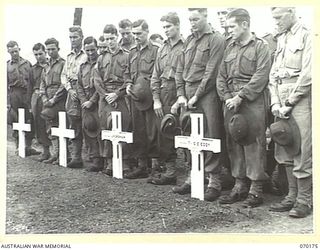 DUMPU, NEW GUINEA. 1944-02-06. MEMBERS OF MANY UNITS WHO TRAVELLED CONSIDERABLE DISTANCES TO ATTEND THE SERVICE OF DEDICATION AT THE DUMPU WAR CEMETERY ARE PICTURED BEHIND SOME OF THE GRAVES AT THE ..