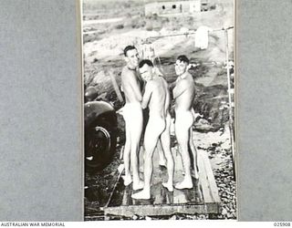 PORT MORESBY, PAPUA. 1942-07-15. OPEN AIR BATHROOM. AUSTRALIAN TROOPS SHARING THE SHOWER IN THE NEW GUINEA BUSH