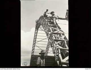 VIVIGANI, GOODENOUGH ISLAND, PAPUA NEW GUINEA. 1943-09-23. MEMBERS OF NO. 7 MOBILE WORKS SQUADRON RAAF AT WORK ON THE ROOF IN THE CONSTRUCTION OF AN "IGLOO" HANGAR