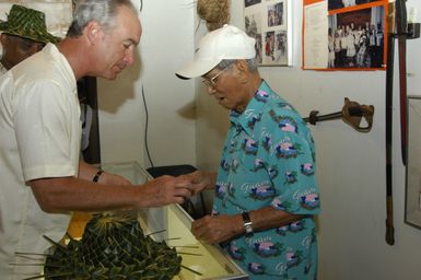 [Assignment: 48-DPA-SOI_K_Guam_6-6-7-07] Pacific Islands Tour: Visit of Secretary Dirk Kempthorne [and aides] to Guam, U.S. Territory [48-DPA-SOI_K_Guam_6-6-7-07__DI11269.JPG]