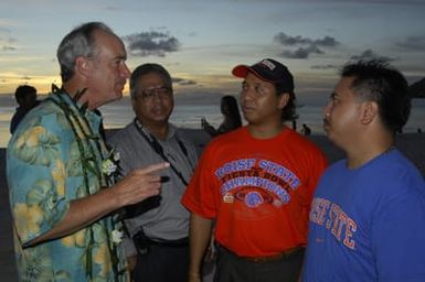 [Assignment: 48-DPA-SOI_K_Saipan_6-5-07] Pacific Islands Tour: Visit of Secretary Dirk Kempthorne [and aides] to Saipan Island, of the Commonwealth of the Northern Mariana Islands [48-DPA-SOI_K_Saipan_6-5-07__DI10981.JPG]