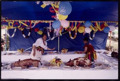 The feast acompanying the dedication of the new church, Vaine Moʻonia, is laid out