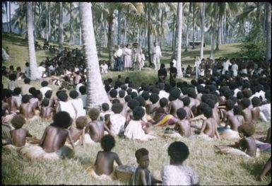 The Administrator's visit to Mapamoiwa (4) : Mapamoiwa Station, D'Entrecasteaux Islands, Papua New Guinea, 1956-1959 / Terence and Margaret Spencer