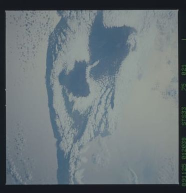 S33-75-021 - STS-033 - STS-33 earth observations