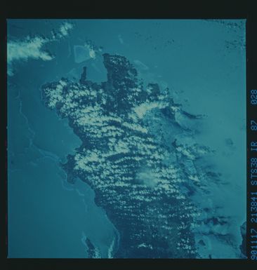 S38-87-028 - STS-038 - STS-38 earth observations