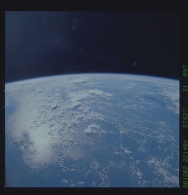 S27-31-057 - STS-027 - STS-27 earth observations