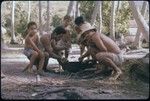 Mata'i Taria excavation: spectators helping screen