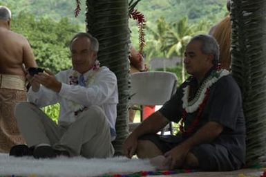 [Assignment: 48-DPA-SOI_K_Amer_Sam] Pacific Islands Tour: Visit of Secretary Dirk Kemmpthorne [and aides] to American Samoa, U.S. Territory [48-DPA-SOI_K_Amer_Sam__DI15078.JPG]