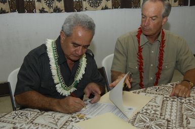 [Assignment: 48-DPA-SOI_K_Amer_Sam] Pacific Islands Tour: Visit of Secretary Dirk Kemmpthorne [and aides] to American Samoa, U.S. Territory [48-DPA-SOI_K_Amer_Sam__DI15203.JPG]