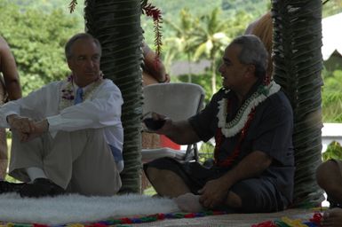 [Assignment: 48-DPA-SOI_K_Amer_Sam] Pacific Islands Tour: Visit of Secretary Dirk Kemmpthorne [and aides] to American Samoa, U.S. Territory [48-DPA-SOI_K_Amer_Sam__DI15083.JPG]