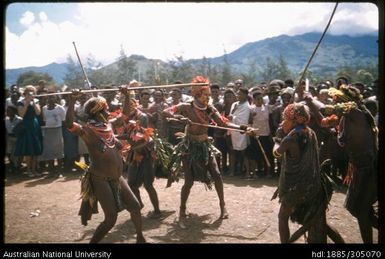 Chimbu men's fighting, Goroka Show