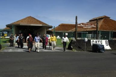 [Assignment: 48-DPA-SOI_K_Amer_Sam] Pacific Islands Tour: Visit of Secretary Dirk Kemmpthorne [and aides] to American Samoa, U.S. Territory [48-DPA-SOI_K_Amer_Sam__DI15706.JPG]