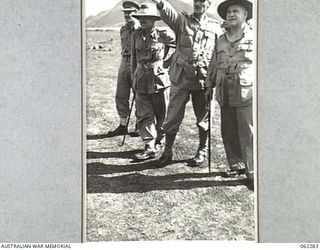 DUMPU, NEW GUINEA. 1943-12-19. VX9 MAJOR GENERAL G. A. VASEY, CB., CBE., DSO., GENERAL OFFICER COMMANDING 7TH AUSTRALIAN DIVISION (2) EXPLAINS THE AUSTRALIAN POSITIONS IN THE FINISTERRE AREA TO THE ..