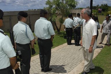 [Assignment: 48-DPA-SOI_K_Guam_6-6-7-07] Pacific Islands Tour: Visit of Secretary Dirk Kempthorne [and aides] to Guam, U.S. Territory [48-DPA-SOI_K_Guam_6-6-7-07__DI11464.JPG]