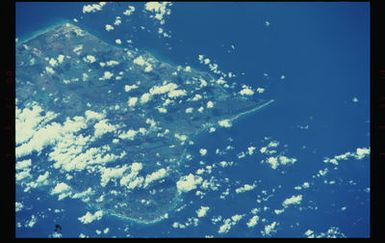 STS052-38-018 - STS-052 - Island of Oahu, Hawaiian island group, Pacific Ocean.