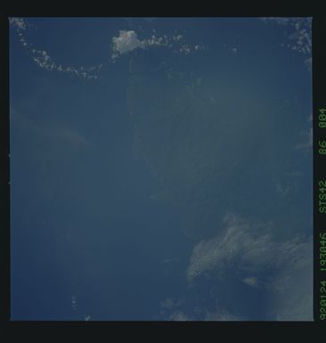 S42-86-004 - STS-042 - STS-42 earth observations