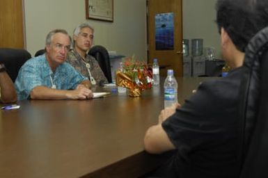 [Assignment: 48-DPA-SOI_K_Majuro_6-11-12-07] Pacific Islands Tour: Visit of Secretary Dirk Kempthorne [and aides] to Majuro Atoll, of the Republic of Marshall Islands [48-DPA-SOI_K_Majuro_6-11-12-07__DI14807.JPG]