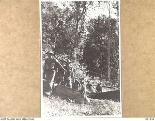 UBERI, NEW GUINEA. 1943-12-19. MEN OF THE 2/9TH AUSTRALIAN INFANTRY BATTALION, PLAYING AS EXTRAS MOVING UP TO THE "FRONT LINE" ON THE KOKODA TRAIL IN THE OWEN STANLEY RANGES DURING THE FILMING OF ..
