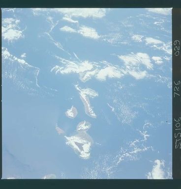 STS106-726-029 - STS-106 - The Hawaiian Island chain taken from Atlantis during STS-106.
