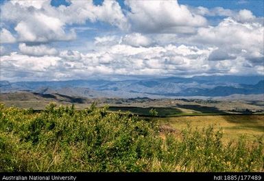 Goroka - Kainantu (continued) - 9 miles