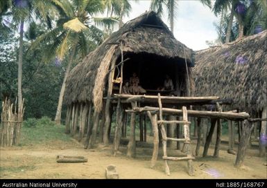 Nearby villages of Gemo and Galupo - Typical inland house, Gemo